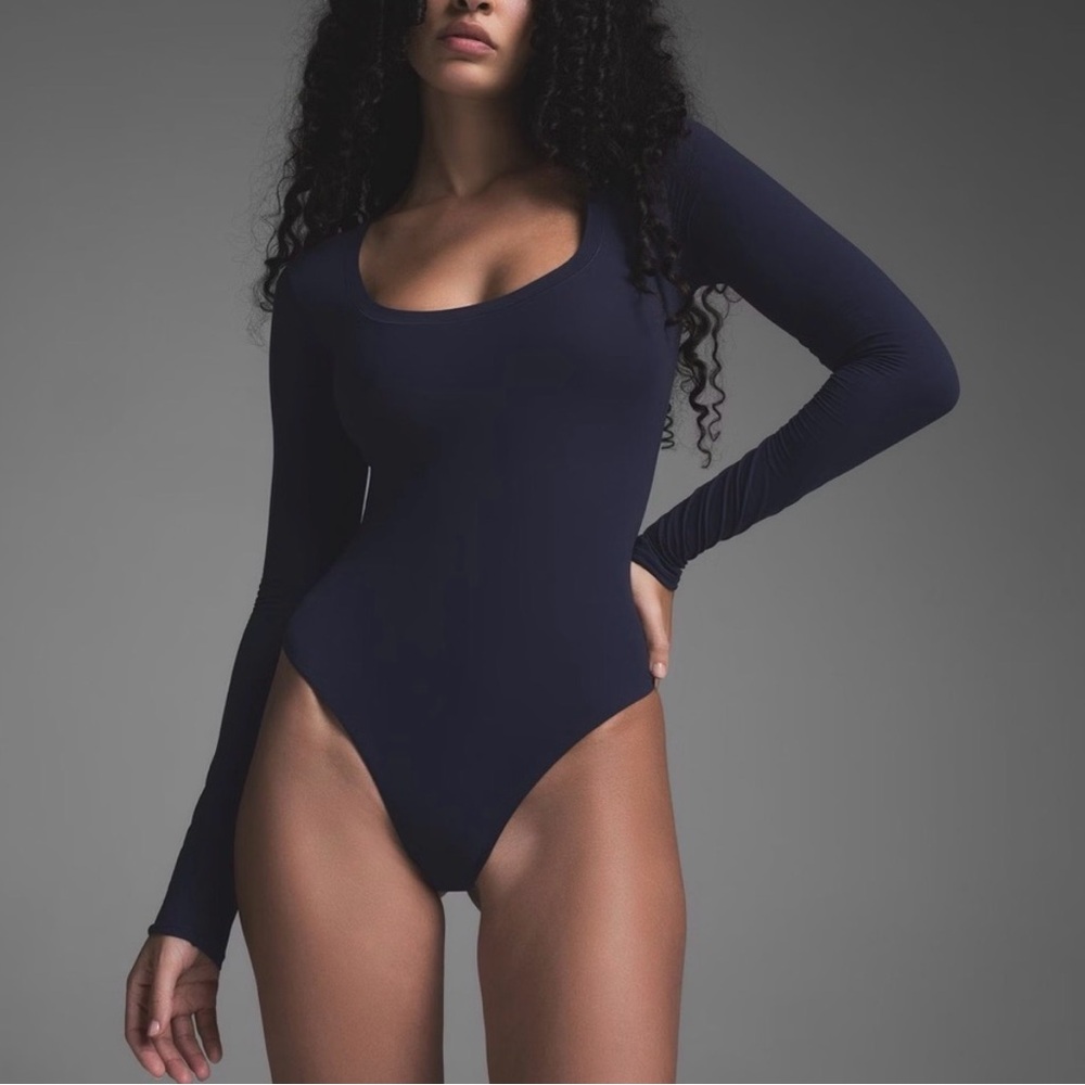 SKIMS FITS EVERYBODY LONG SLEEVE SCOOP BODYSUIT | NAVY - LARGE - NWOT